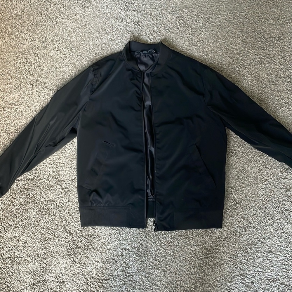 Black Zara men’s bomber jacket